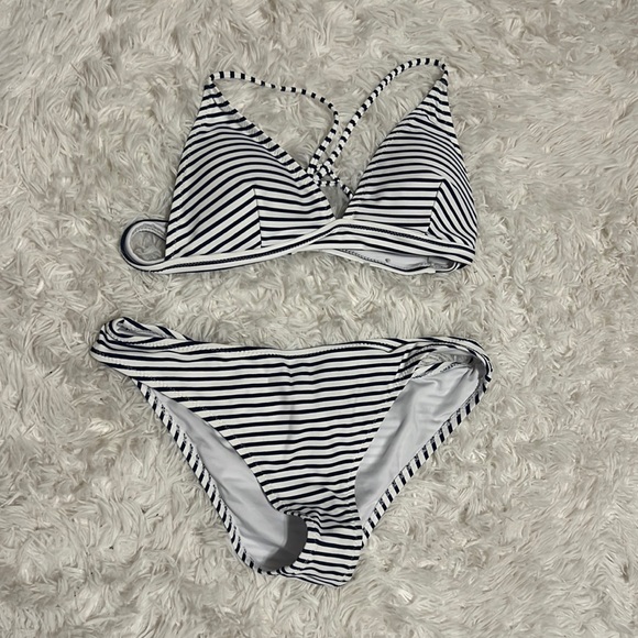 Cupshe bikini - Picture 1 of 2